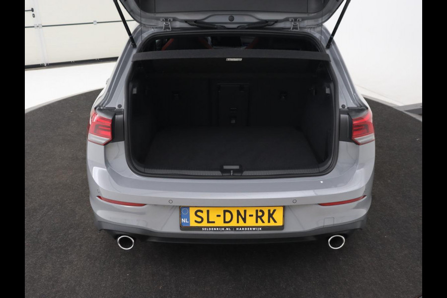 Volkswagen Golf 2.0 TSI GTI | Carplay | Sfeerverlichting | LED Plus | Sportstoelen | Parkeerhulp | Cruise control | Digital Cockpit | Climate control
