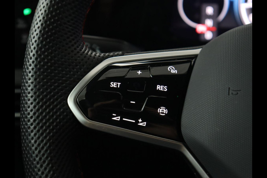 Volkswagen Golf 2.0 TSI GTI | Carplay | Sfeerverlichting | LED Plus | Sportstoelen | Parkeerhulp | Cruise control | Digital Cockpit | Climate control