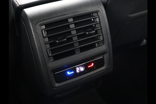 Volkswagen Golf 2.0 TSI GTI | Carplay | Sfeerverlichting | LED Plus | Sportstoelen | Parkeerhulp | Cruise control | Digital Cockpit | Climate control