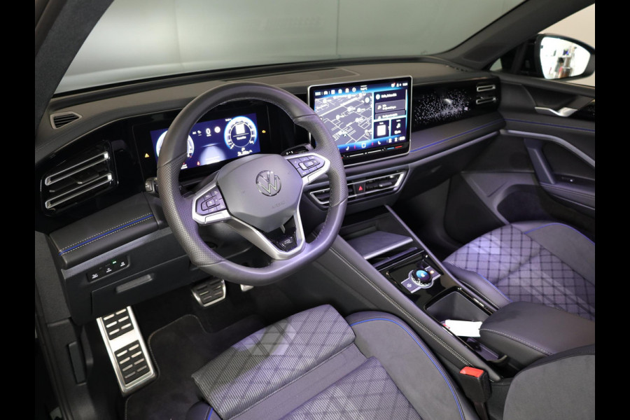 Volkswagen Tiguan 1.5 eHybrid R-Line Edition 272 PK PHEV | Verlengde garantie | Panorama dak | Trekhaak | Black Style | Matrix koplampen |  Assistance pakket plus | Volkswagen Tiguan 1.5 eHybrid R-Line Edition 272 PK PHEV | Verlengde garantie | Panorama dak | Trekhaak | Black Style | Matrix koplampen |  Assistance pakket plus |