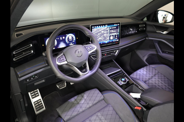 Volkswagen Tiguan 1.5 eHybrid R-Line Edition 272 PK PHEV | Verlengde garantie | Panorama dak | Trekhaak | Black Style | Matrix koplampen |  Assistance pakket plus | Volkswagen Tiguan 1.5 eHybrid R-Line Edition 272 PK PHEV | Verlengde garantie | Panorama dak | Trekhaak | Black Style | Matrix koplampen |  Assistance pakket plus |