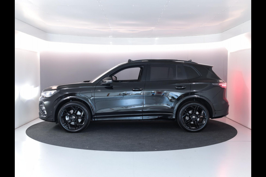 Volkswagen Tiguan 1.5 eHybrid R-Line Edition 272 PK PHEV | Verlengde garantie | Panorama dak | Trekhaak | Black Style | Matrix koplampen |  Assistance pakket plus | Volkswagen Tiguan 1.5 eHybrid R-Line Edition 272 PK PHEV | Verlengde garantie | Panorama dak | Trekhaak | Black Style | Matrix koplampen |  Assistance pakket plus |