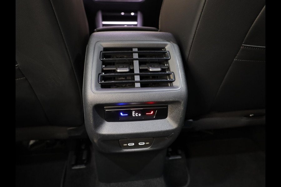 Volkswagen Tiguan 1.5 eHybrid R-Line Edition 272 PK PHEV | Verlengde garantie | Panorama dak | Trekhaak | Black Style | Matrix koplampen |  Assistance pakket plus | Volkswagen Tiguan 1.5 eHybrid R-Line Edition 272 PK PHEV | Verlengde garantie | Panorama dak | Trekhaak | Black Style | Matrix koplampen |  Assistance pakket plus |