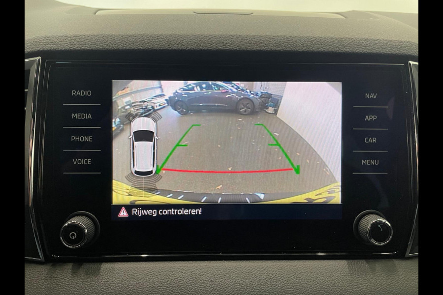 Škoda Karoq 1.5 TSI DSG Sportline Navigatie Apple Carplay/Android Auto Camera Parkeersensoren Cruise Control Elektrische achterklep Stoelverwarming Virtual Cockpit Climate Control Lichtmetalen velgen