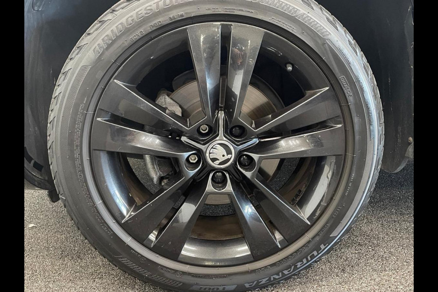 Škoda Karoq 1.5 TSI DSG Sportline Navigatie Apple Carplay/Android Auto Camera Parkeersensoren Cruise Control Elektrische achterklep Stoelverwarming Virtual Cockpit Climate Control Lichtmetalen velgen
