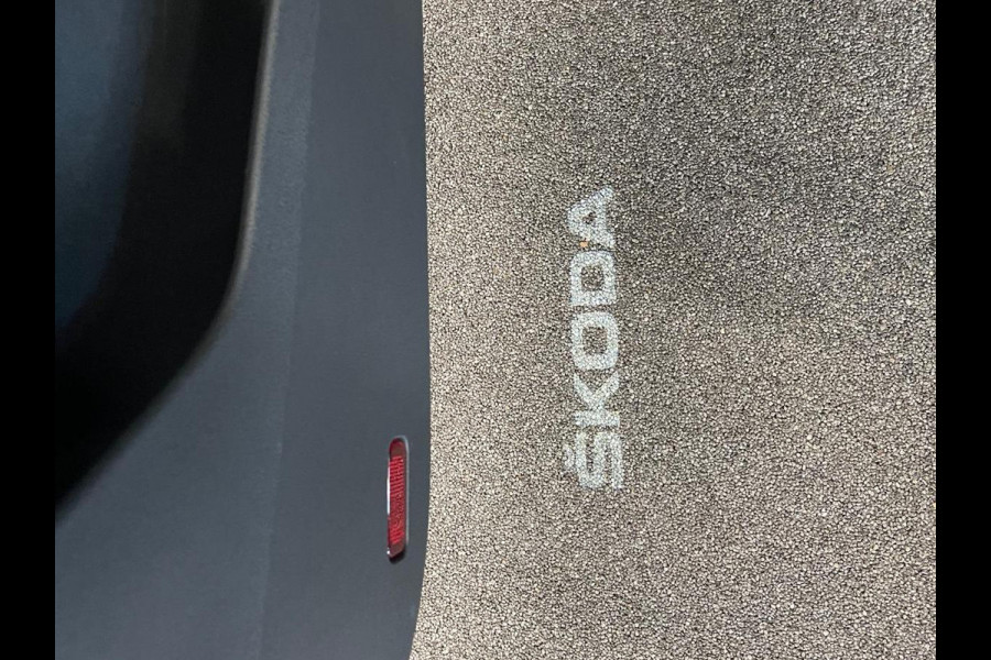 Škoda Karoq 1.5 TSI DSG Sportline Navigatie Apple Carplay/Android Auto Camera Parkeersensoren Cruise Control Elektrische achterklep Stoelverwarming Virtual Cockpit Climate Control Lichtmetalen velgen