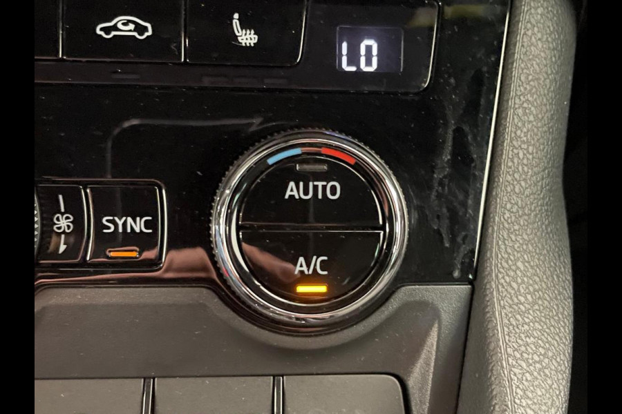 Škoda Karoq 1.5 TSI DSG Sportline Navigatie Apple Carplay/Android Auto Camera Parkeersensoren Cruise Control Elektrische achterklep Stoelverwarming Virtual Cockpit Climate Control Lichtmetalen velgen