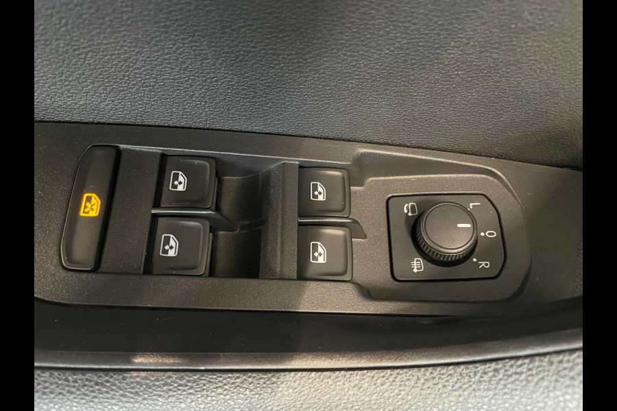 Škoda Karoq 1.5 TSI DSG Sportline Navigatie Apple Carplay/Android Auto Camera Parkeersensoren Cruise Control Elektrische achterklep Stoelverwarming Virtual Cockpit Climate Control Lichtmetalen velgen