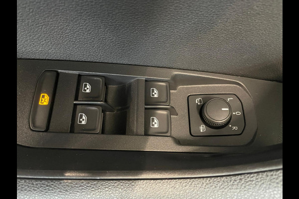 Škoda Karoq 1.5 TSI DSG Sportline Navigatie Apple Carplay/Android Auto Camera Parkeersensoren Cruise Control Elektrische achterklep Stoelverwarming Virtual Cockpit Climate Control Lichtmetalen velgen