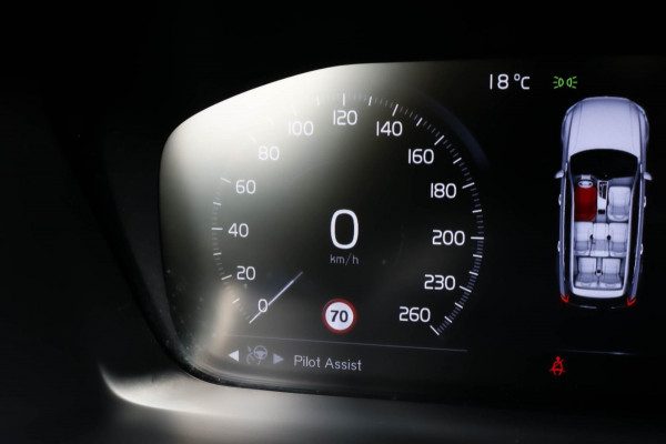 Volvo XC90 2.0 T8 Recharge AWD R-Design - PANO - TREKHAAK - BOWERS WILKINS Volvo XC90 2.0 T8 Recharge AWD R-Design - PANO - TREKHAAK - BOWERS WILKINS