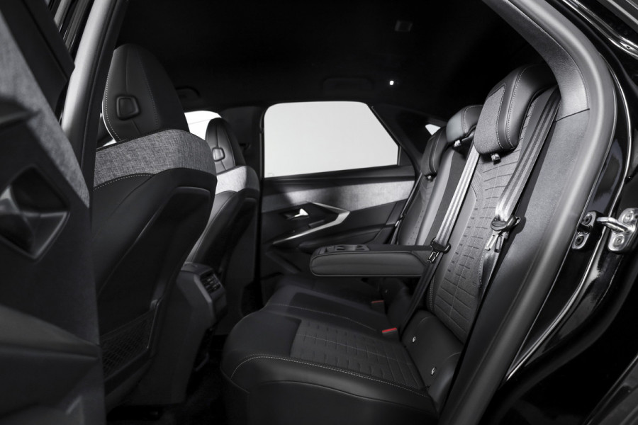 Peugeot 3008 1.2 Hybrid 145 GT | Dig. Cockpit | Adapt. Cruise | Stoel-+stuurverw. | PDC | Camera | NAV+App. Connect | ECC | 19" LM | 6129