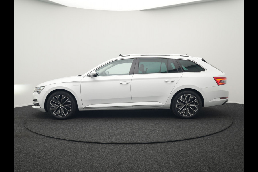 Škoda Superb Combi 1.4 TSI iV Laurin & Klement Plug In Hybrid 218pk Dealer O.H PHEV | Trekhaak Af Fabriek | Panodak | Adaptive Cruise | Lederen Sportstoelen Memory & Massage | Canton Audio | Apple Carplay | Keyless | Blis | Navigatie | Stoelen & Stuur Verwarmd | Virtual
