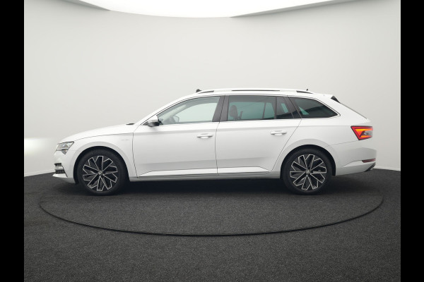 Škoda Superb Combi 1.4 TSI iV Laurin & Klement Plug In Hybrid 218pk Dealer O.H PHEV | Trekhaak Af Fabriek | Panodak | Adaptive Cruise | Lederen Sportstoelen Memory & Massage | Canton Audio | Apple Carplay | Keyless | Blis | Navigatie | Stoelen & Stuur Verwarmd | Virtual