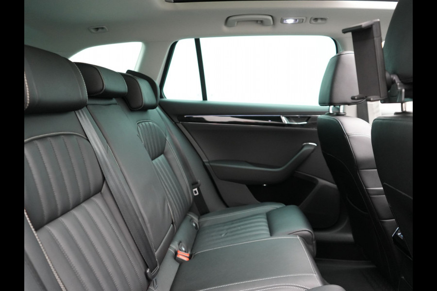 Škoda Superb Combi 1.4 TSI iV Laurin & Klement Plug In Hybrid 218pk Dealer O.H PHEV | Trekhaak Af Fabriek | Panodak | Adaptive Cruise | Lederen Sportstoelen Memory & Massage | Canton Audio | Apple Carplay | Keyless | Blis | Navigatie | Stoelen & Stuur Verwarmd | Virtual