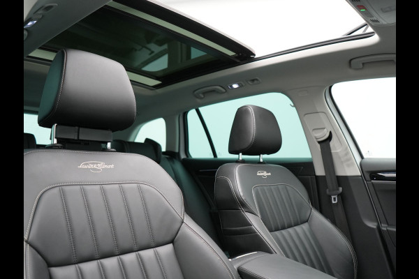 Škoda Superb Combi 1.4 TSI iV Laurin & Klement Plug In Hybrid 218pk Dealer O.H PHEV | Trekhaak Af Fabriek | Panodak | Adaptive Cruise | Lederen Sportstoelen Memory & Massage | Canton Audio | Apple Carplay | Keyless | Blis | Navigatie | Stoelen & Stuur Verwarmd | Virtual