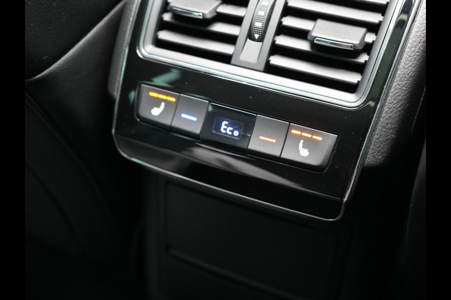 Škoda Superb Combi 1.4 TSI iV Laurin & Klement Plug In Hybrid 218pk Dealer O.H PHEV | Trekhaak Af Fabriek | Panodak | Adaptive Cruise | Lederen Sportstoelen Memory & Massage | Canton Audio | Apple Carplay | Keyless | Blis | Navigatie | Stoelen & Stuur Verwarmd | Virtual