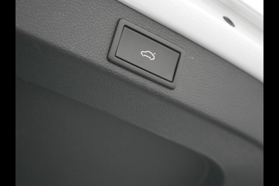 Škoda Superb Combi 1.4 TSI iV Laurin & Klement Plug In Hybrid 218pk Dealer O.H PHEV | Trekhaak Af Fabriek | Panodak | Adaptive Cruise | Lederen Sportstoelen Memory & Massage | Canton Audio | Apple Carplay | Keyless | Blis | Navigatie | Stoelen & Stuur Verwarmd | Virtual