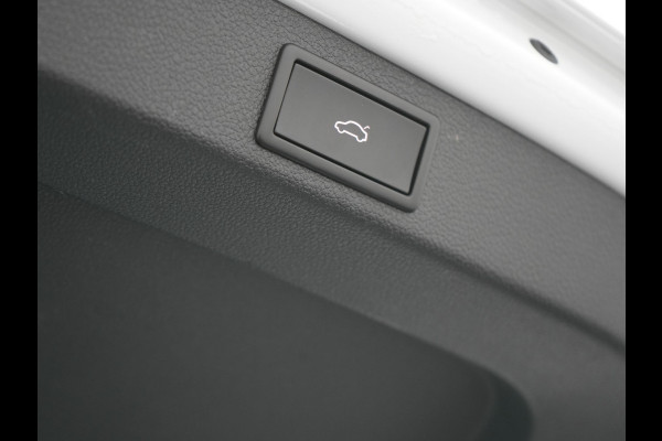 Škoda Superb Combi 1.4 TSI iV Laurin & Klement Plug In Hybrid 218pk Dealer O.H PHEV | Trekhaak Af Fabriek | Panodak | Adaptive Cruise | Lederen Sportstoelen Memory & Massage | Canton Audio | Apple Carplay | Keyless | Blis | Navigatie | Stoelen & Stuur Verwarmd | Virtual
