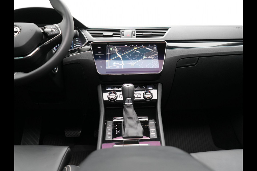 Škoda Superb Combi 1.4 TSI iV Laurin & Klement Plug In Hybrid 218pk Dealer O.H PHEV | Trekhaak Af Fabriek | Panodak | Adaptive Cruise | Lederen Sportstoelen Memory & Massage | Canton Audio | Apple Carplay | Keyless | Blis | Navigatie | Stoelen & Stuur Verwarmd | Virtual