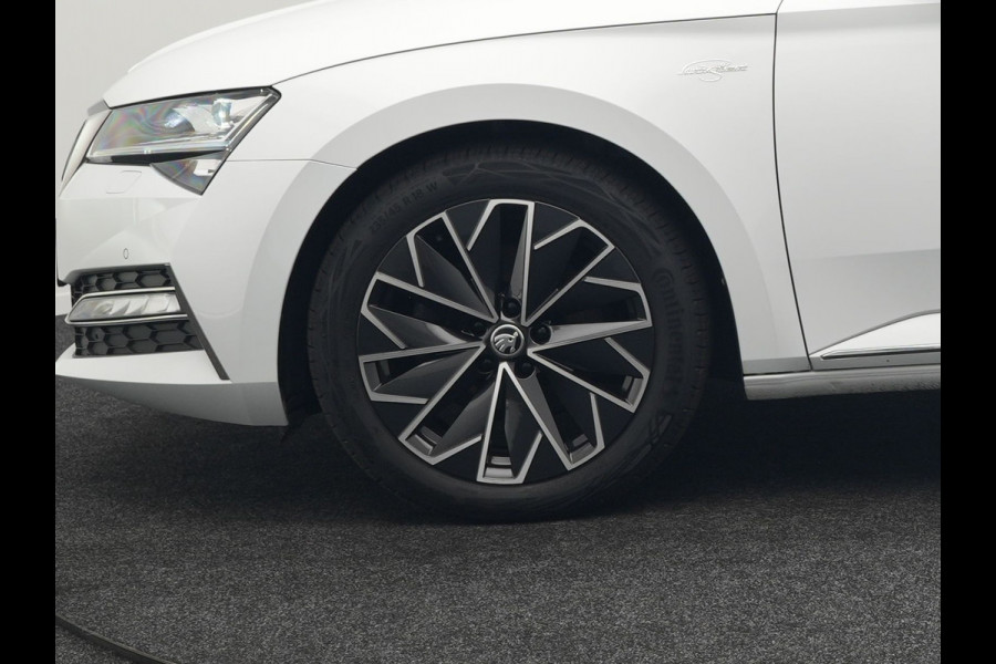 Škoda Superb Combi 1.4 TSI iV Laurin & Klement Plug In Hybrid 218pk Dealer O.H PHEV | Trekhaak Af Fabriek | Panodak | Adaptive Cruise | Lederen Sportstoelen Memory & Massage | Canton Audio | Apple Carplay | Keyless | Blis | Navigatie | Stoelen & Stuur Verwarmd | Virtual