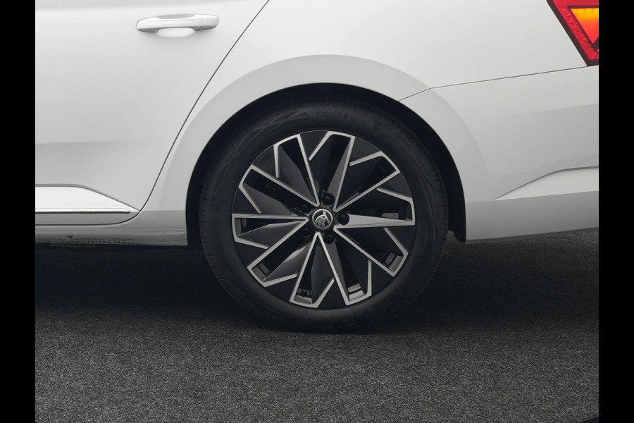 Škoda Superb Combi 1.4 TSI iV Laurin & Klement Plug In Hybrid 218pk Dealer O.H PHEV | Trekhaak Af Fabriek | Panodak | Adaptive Cruise | Lederen Sportstoelen Memory & Massage | Canton Audio | Apple Carplay | Keyless | Blis | Navigatie | Stoelen & Stuur Verwarmd | Virtual