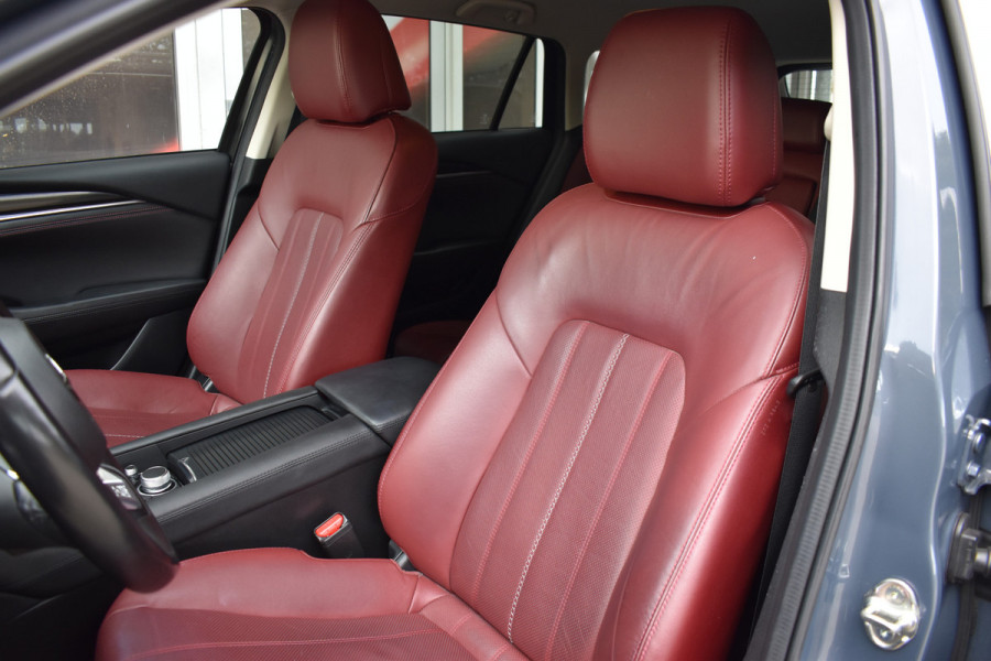 Mazda 6 Sportbreak 2.0 SA G 165 Luxury Automaat  / Navi / Adap. Cruise / 19" LM / Carplay / Cameras / Keyless / Stoelverw. + ventilatie Mazda 6 Sportbreak 2.0 SA G 165 Luxury Automaat  / Navi / Adap. Cruise / 19" LM / Carplay / Cameras / Keyless / Stoelverw. + ventilatie