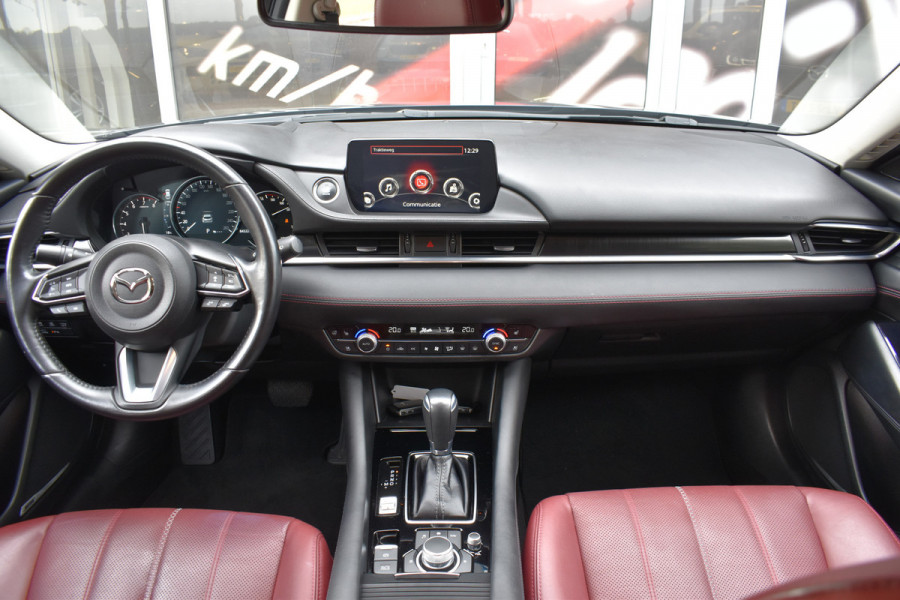 Mazda 6 Sportbreak 2.0 SA G 165 Luxury Automaat  / Navi / Adap. Cruise / 19" LM / Carplay / Cameras / Keyless / Stoelverw. + ventilatie Mazda 6 Sportbreak 2.0 SA G 165 Luxury Automaat  / Navi / Adap. Cruise / 19" LM / Carplay / Cameras / Keyless / Stoelverw. + ventilatie