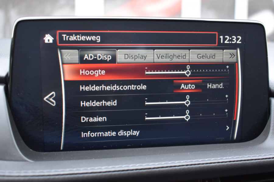 Mazda 6 Sportbreak 2.0 SA G 165 Luxury Automaat  / Navi / Adap. Cruise / 19" LM / Carplay / Cameras / Keyless / Stoelverw. + ventilatie Mazda 6 Sportbreak 2.0 SA G 165 Luxury Automaat  / Navi / Adap. Cruise / 19" LM / Carplay / Cameras / Keyless / Stoelverw. + ventilatie