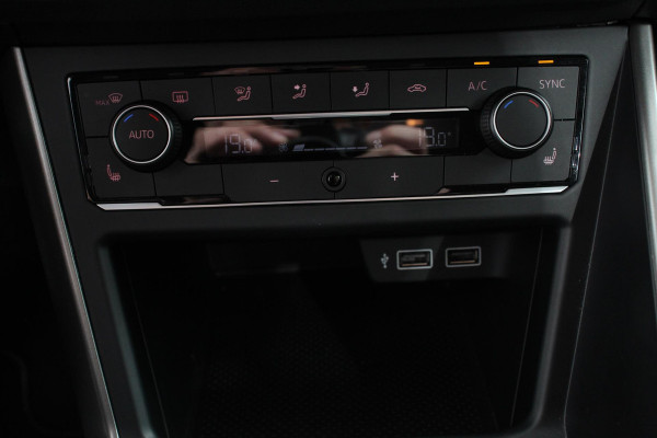 Volkswagen Polo 1.0 TSI DSG Comfortline | Navigatie | Apple Carplay/Android Auto | Climate Control | Adaptive Cruise Control | Extra Getint Glas Volkswagen Polo 1.0 TSI DSG Comfortline | Navigatie | Apple Carplay/Android Auto | Climate Control | Adaptive Cruise Control | Extra Getint Glas