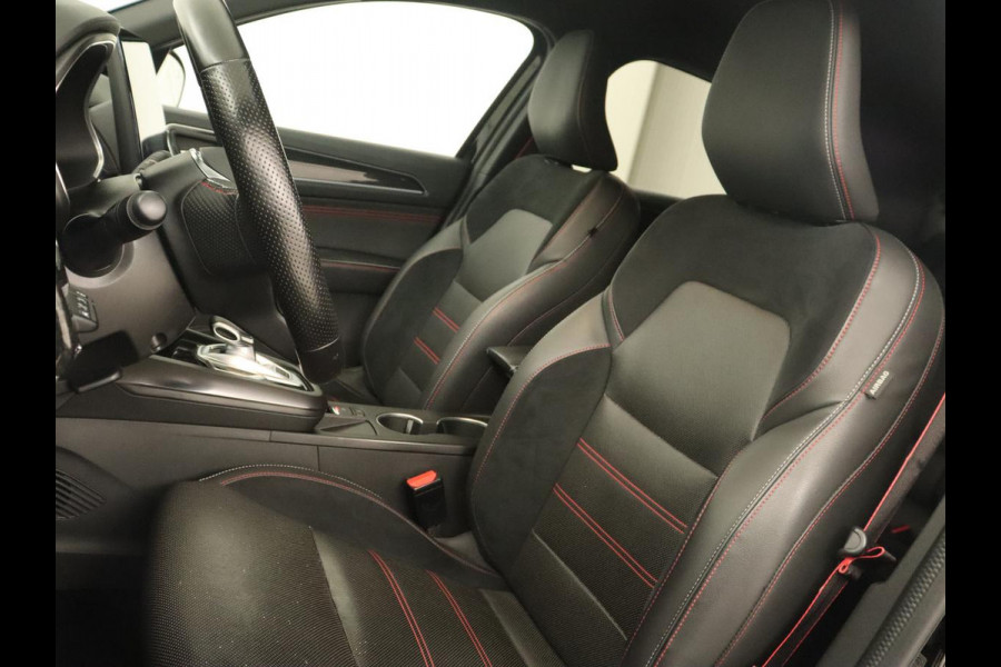 Renault Arkana 1.6 E-Tech Hybrid 145 R.S. Line | Trekhaak | Stoel & stuurverwarming | Adaptive cruise | Camera | Carplay | Navigatie | Keyless | Leder/Alcantara Renault Arkana 1.6 E-Tech Hybrid 145 R.S. Line | Trekhaak | Stoel & stuurverwarming | Adaptive cruise | Camera | Carplay | Navigatie | Keyless | Leder/Alcantara