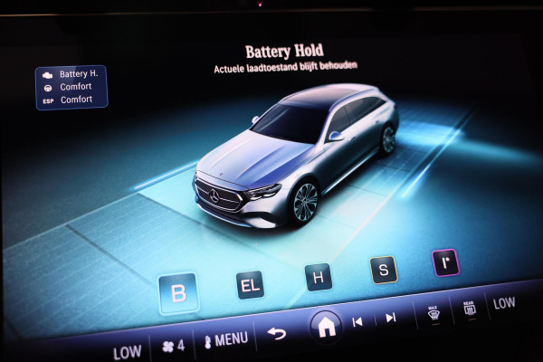 Mercedes-Benz E-Klasse Estate 300 e AMG 53 Look / HYPERSCREEN / Burmester / Acc / Lane Assist / 360 Camera / Pano / Trekhaak / 20 Mercedes-Benz E-Klasse Estate 300 e AMG 53 Look / HYPERSCREEN / Burmester / Acc / Lane Assist / 360 Camera / Pano / Trekhaak / 20