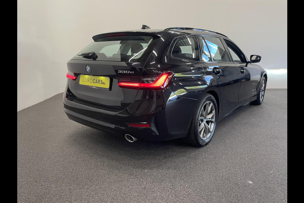 BMW 3 Serie Touring 330e Touring SportLine PHEV 292 PK AUT Navi Carplay Camera Achter PDC V+A Winterpack Sport Stoelen Active Protection Ambiance Licht BMW 3 Serie Touring 330e Touring SportLine PHEV 292 PK AUT Navi Carplay Camera Achter PDC V+A Winterpack Sport Stoelen Active Protection Ambiance Licht