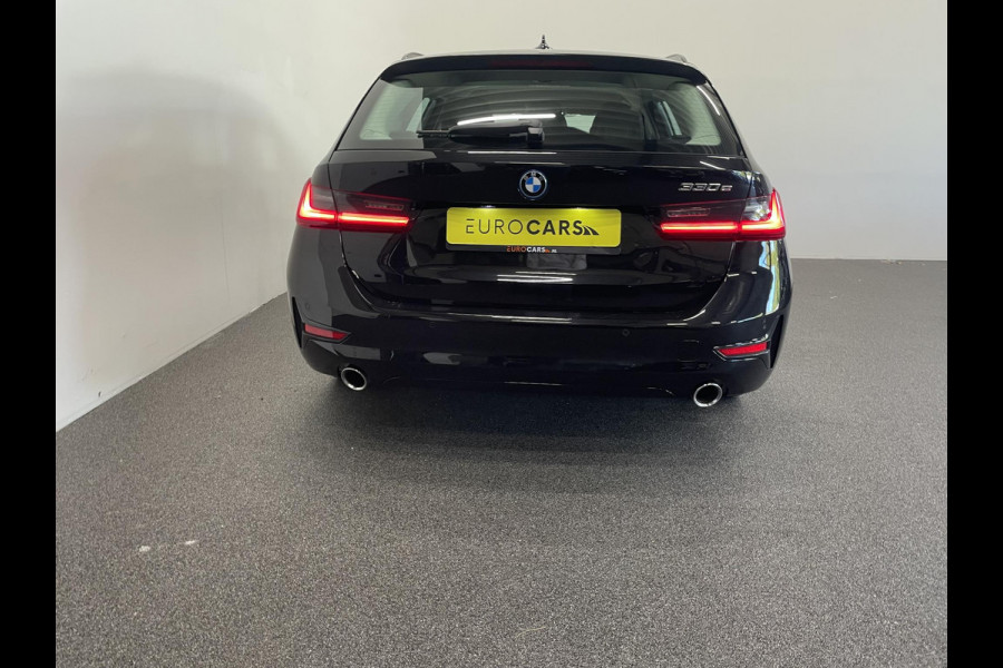BMW 3 Serie Touring 330e Touring SportLine PHEV 292 PK AUT Navi Carplay Camera Achter PDC V+A Winterpack Sport Stoelen Active Protection Ambiance Licht BMW 3 Serie Touring 330e Touring SportLine PHEV 292 PK AUT Navi Carplay Camera Achter PDC V+A Winterpack Sport Stoelen Active Protection Ambiance Licht