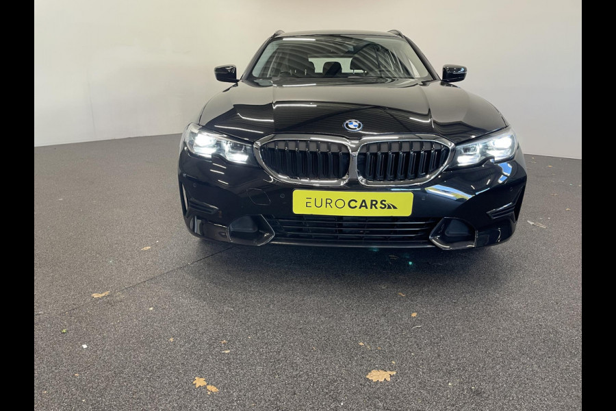 BMW 3 Serie Touring 330e Touring SportLine PHEV 292 PK AUT Navi Carplay Camera Achter PDC V+A Winterpack Sport Stoelen Active Protection Ambiance Licht BMW 3 Serie Touring 330e Touring SportLine PHEV 292 PK AUT Navi Carplay Camera Achter PDC V+A Winterpack Sport Stoelen Active Protection Ambiance Licht