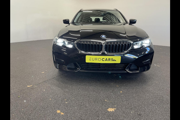 BMW 3 Serie Touring 330e Touring SportLine PHEV 292 PK AUT Navi Carplay Camera Achter PDC V+A Winterpack Sport Stoelen Active Protection Ambiance Licht BMW 3 Serie Touring 330e Touring SportLine PHEV 292 PK AUT Navi Carplay Camera Achter PDC V+A Winterpack Sport Stoelen Active Protection Ambiance Licht