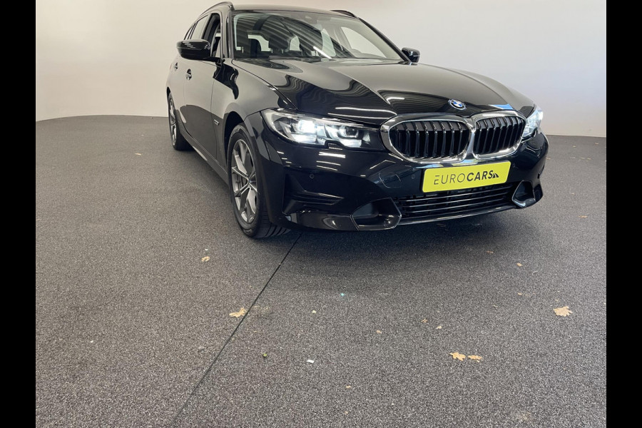 BMW 3 Serie Touring 330e Touring SportLine PHEV 292 PK AUT Navi Carplay Camera Achter PDC V+A Winterpack Sport Stoelen Active Protection Ambiance Licht BMW 3 Serie Touring 330e Touring SportLine PHEV 292 PK AUT Navi Carplay Camera Achter PDC V+A Winterpack Sport Stoelen Active Protection Ambiance Licht