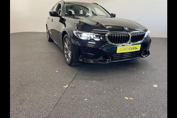 BMW 3 Serie Touring 330e Touring SportLine PHEV 292 PK AUT Navi Carplay Camera Achter PDC V+A Winterpack Sport Stoelen Active Protection Ambiance Licht BMW 3 Serie Touring 330e Touring SportLine PHEV 292 PK AUT Navi Carplay Camera Achter PDC V+A Winterpack Sport Stoelen Active Protection Ambiance Licht