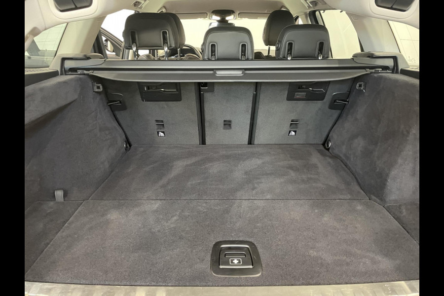 BMW 3 Serie Touring 330e Touring SportLine PHEV 292 PK AUT Navi Carplay Camera Achter PDC V+A Winterpack Sport Stoelen Active Protection Ambiance Licht BMW 3 Serie Touring 330e Touring SportLine PHEV 292 PK AUT Navi Carplay Camera Achter PDC V+A Winterpack Sport Stoelen Active Protection Ambiance Licht