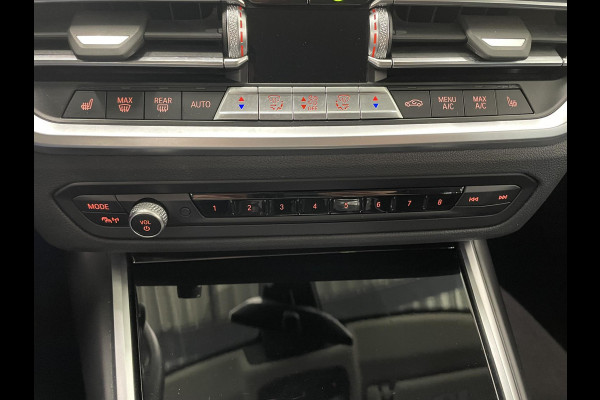 BMW 3 Serie Touring 330e Touring SportLine PHEV 292 PK AUT Navi Carplay Camera Achter PDC V+A Winterpack Sport Stoelen Active Protection Ambiance Licht BMW 3 Serie Touring 330e Touring SportLine PHEV 292 PK AUT Navi Carplay Camera Achter PDC V+A Winterpack Sport Stoelen Active Protection Ambiance Licht