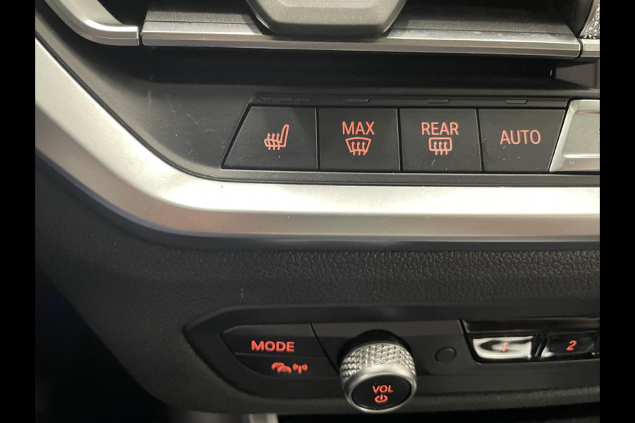 BMW 3 Serie Touring 330e Touring SportLine PHEV 292 PK AUT Navi Carplay Camera Achter PDC V+A Winterpack Sport Stoelen Active Protection Ambiance Licht BMW 3 Serie Touring 330e Touring SportLine PHEV 292 PK AUT Navi Carplay Camera Achter PDC V+A Winterpack Sport Stoelen Active Protection Ambiance Licht