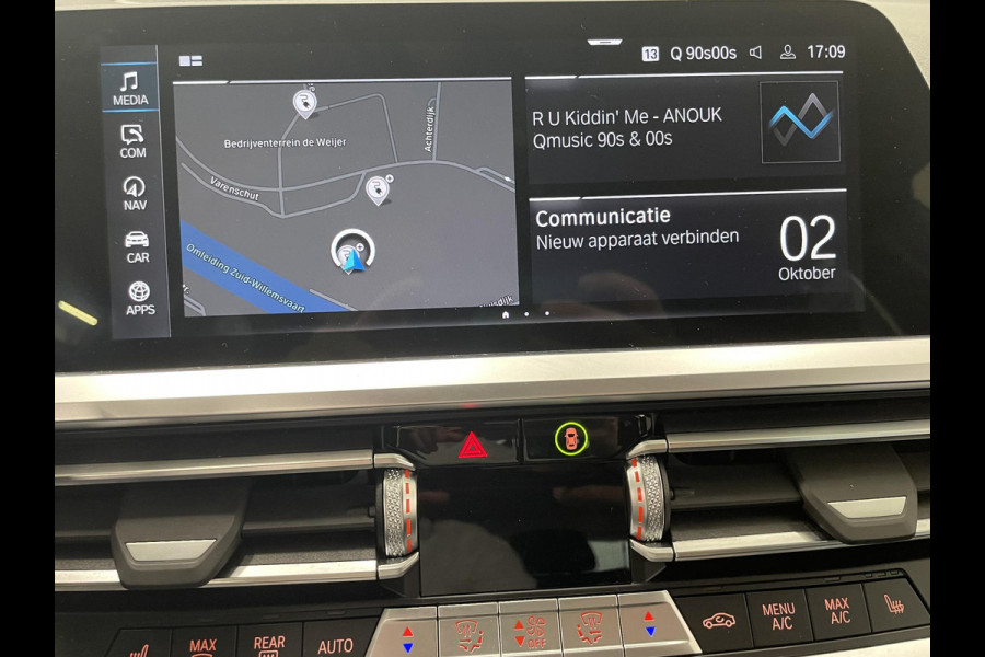 BMW 3 Serie Touring 330e Touring SportLine PHEV 292 PK AUT Navi Carplay Camera Achter PDC V+A Winterpack Sport Stoelen Active Protection Ambiance Licht BMW 3 Serie Touring 330e Touring SportLine PHEV 292 PK AUT Navi Carplay Camera Achter PDC V+A Winterpack Sport Stoelen Active Protection Ambiance Licht