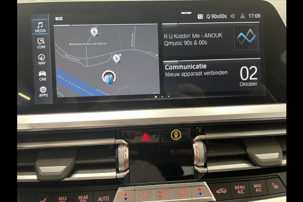 BMW 3 Serie Touring 330e Touring SportLine PHEV 292 PK AUT Navi Carplay Camera Achter PDC V+A Winterpack Sport Stoelen Active Protection Ambiance Licht BMW 3 Serie Touring 330e Touring SportLine PHEV 292 PK AUT Navi Carplay Camera Achter PDC V+A Winterpack Sport Stoelen Active Protection Ambiance Licht