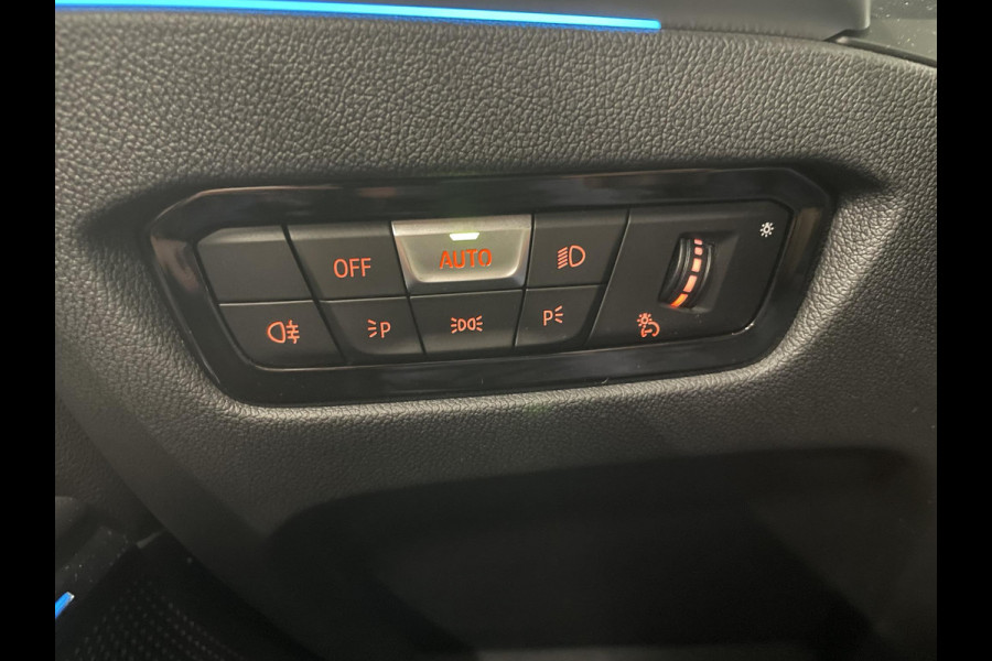 BMW 3 Serie Touring 330e Touring SportLine PHEV 292 PK AUT Navi Carplay Camera Achter PDC V+A Winterpack Sport Stoelen Active Protection Ambiance Licht BMW 3 Serie Touring 330e Touring SportLine PHEV 292 PK AUT Navi Carplay Camera Achter PDC V+A Winterpack Sport Stoelen Active Protection Ambiance Licht