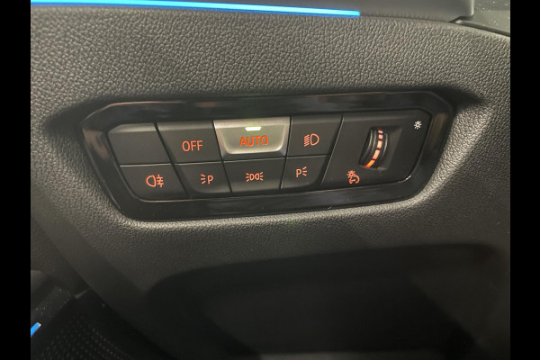 BMW 3 Serie Touring 330e Touring SportLine PHEV 292 PK AUT Navi Carplay Camera Achter PDC V+A Winterpack Sport Stoelen Active Protection Ambiance Licht BMW 3 Serie Touring 330e Touring SportLine PHEV 292 PK AUT Navi Carplay Camera Achter PDC V+A Winterpack Sport Stoelen Active Protection Ambiance Licht