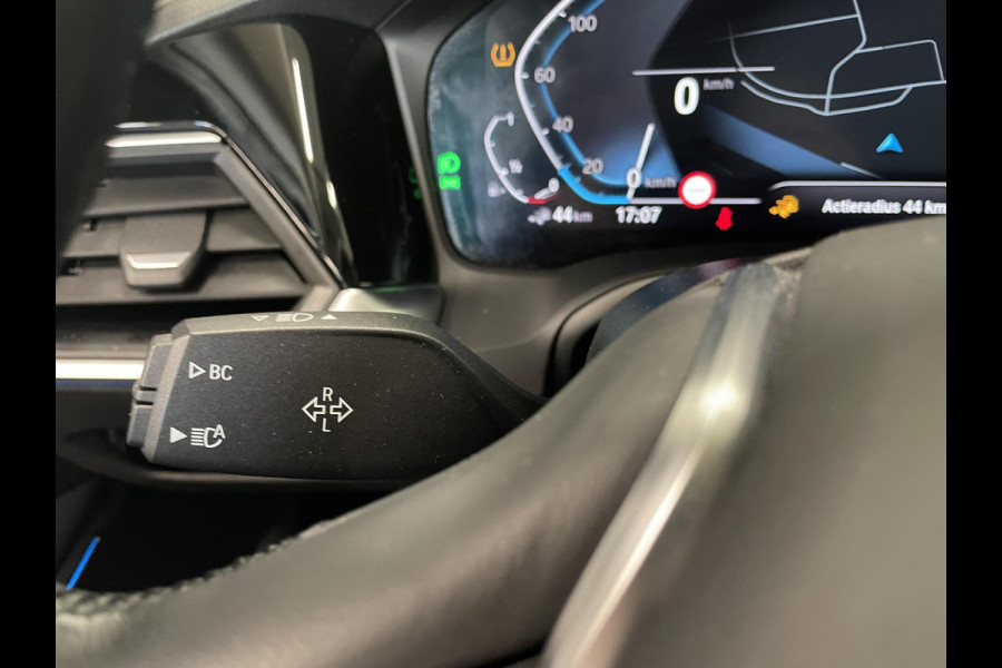 BMW 3 Serie Touring 330e Touring SportLine PHEV 292 PK AUT Navi Carplay Camera Achter PDC V+A Winterpack Sport Stoelen Active Protection Ambiance Licht BMW 3 Serie Touring 330e Touring SportLine PHEV 292 PK AUT Navi Carplay Camera Achter PDC V+A Winterpack Sport Stoelen Active Protection Ambiance Licht