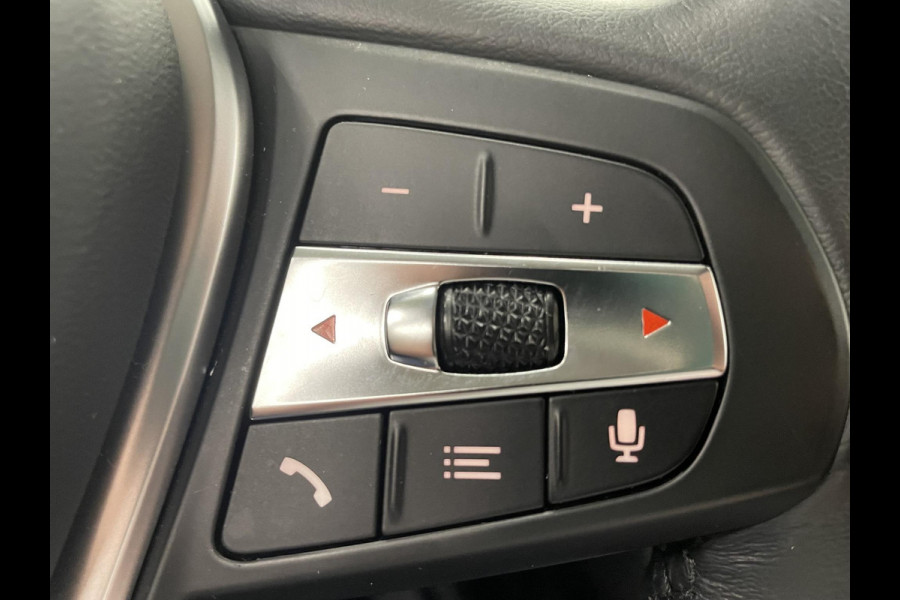 BMW 3 Serie Touring 330e Touring SportLine PHEV 292 PK AUT Navi Carplay Camera Achter PDC V+A Winterpack Sport Stoelen Active Protection Ambiance Licht BMW 3 Serie Touring 330e Touring SportLine PHEV 292 PK AUT Navi Carplay Camera Achter PDC V+A Winterpack Sport Stoelen Active Protection Ambiance Licht