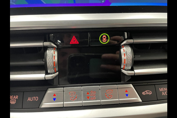 BMW 3 Serie Touring 330e Touring SportLine PHEV 292 PK AUT Navi Carplay Camera Achter PDC V+A Winterpack Sport Stoelen Active Protection Ambiance Licht BMW 3 Serie Touring 330e Touring SportLine PHEV 292 PK AUT Navi Carplay Camera Achter PDC V+A Winterpack Sport Stoelen Active Protection Ambiance Licht