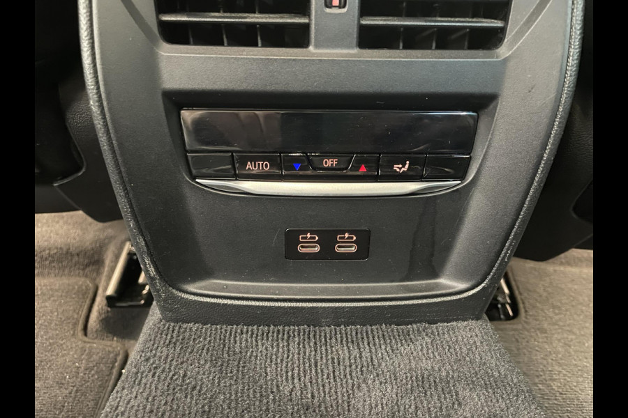 BMW 3 Serie Touring 330e Touring SportLine PHEV 292 PK AUT Navi Carplay Camera Achter PDC V+A Winterpack Sport Stoelen Active Protection Ambiance Licht BMW 3 Serie Touring 330e Touring SportLine PHEV 292 PK AUT Navi Carplay Camera Achter PDC V+A Winterpack Sport Stoelen Active Protection Ambiance Licht