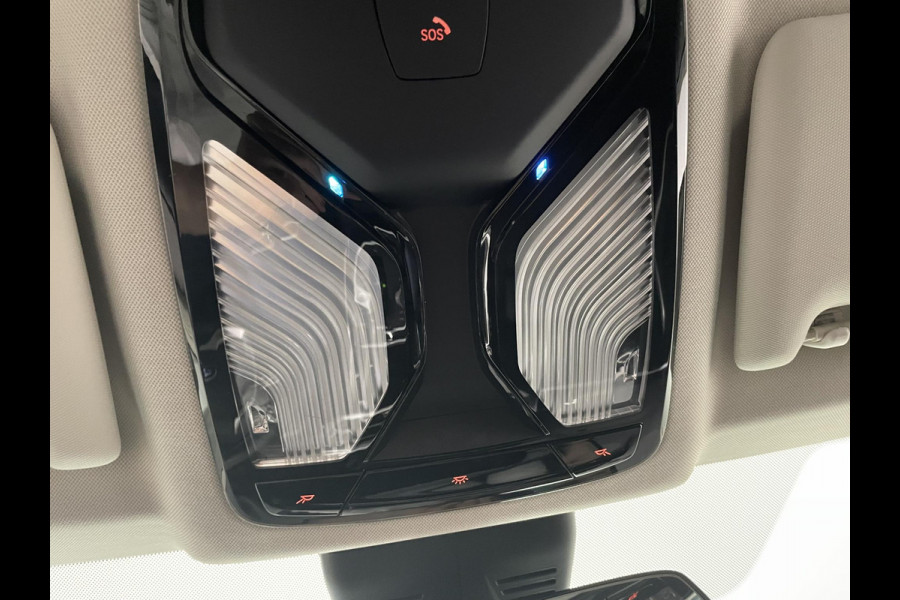 BMW 3 Serie Touring 330e Touring SportLine PHEV 292 PK AUT Navi Carplay Camera Achter PDC V+A Winterpack Sport Stoelen Active Protection Ambiance Licht BMW 3 Serie Touring 330e Touring SportLine PHEV 292 PK AUT Navi Carplay Camera Achter PDC V+A Winterpack Sport Stoelen Active Protection Ambiance Licht