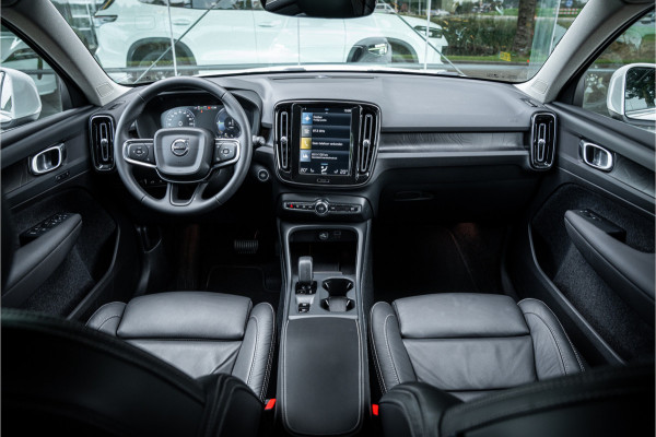 Volvo XC40 1.5 T4 Recharge Plus Bright ** Leder ** Camera ** Trekhaak ** Memory Seats Volvo XC40 1.5 T4 Recharge Plus Bright ** Leder ** Camera ** Trekhaak ** Memory Seats